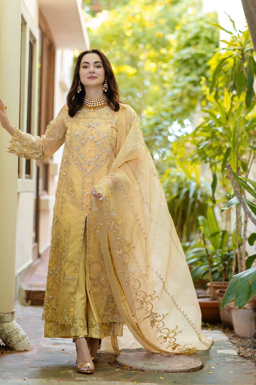 Hania Amir Designer Dressess Mere Humsafar || Hania Amir Dress Designs 2023  || Hania Aam… | Beautiful pakistani dresses, Pakistani fancy dresses,  Stylish dress book